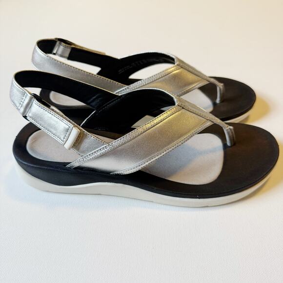 Clarks Silver Flip Flop Sandals with Strap Women's Size 9 - Picture 3 of 9